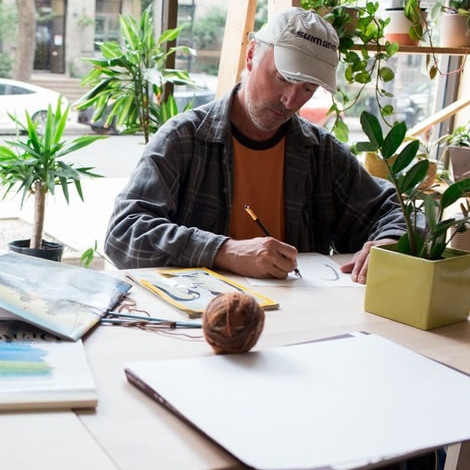 Our Art Therapy group is led by a certified art therapist and welcomes participants of all ages and skills. It takes place every Monday from 1:30 to 3:00 PM. We provide all supplies and instructions free of charge. When taking place at 3590 Jeanne-Mance Street, the space is accessible to people with impaired mobility.