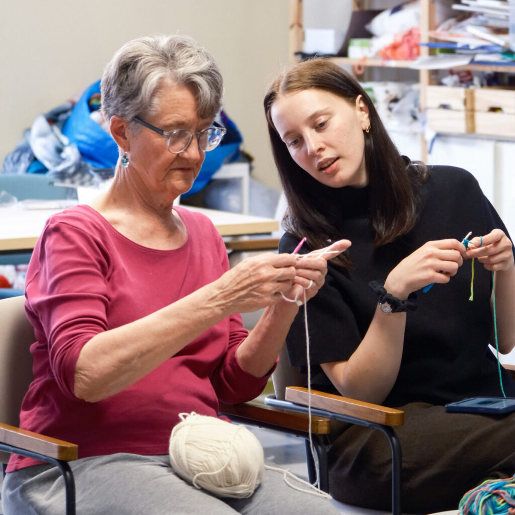 Our free Knitting and Fiber Arts group is led by volunteers and welcomes participants of all ages. It takes place every Tuesday from 5 to 6PM. We provide all supplies. When taking place at 3590 Jeanne-Mance Street, the space is accessible to people with impaired mobility.